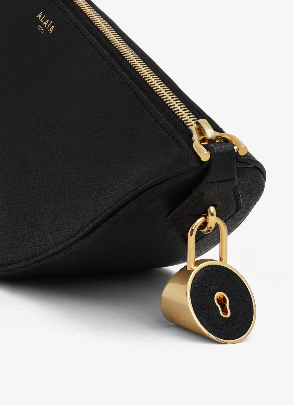 LE DEMI-CŒUR BAG IN LAMBSKIN ALAÏA BLACK LE DEMI-CŒUR BAG IN LAMBSKIN